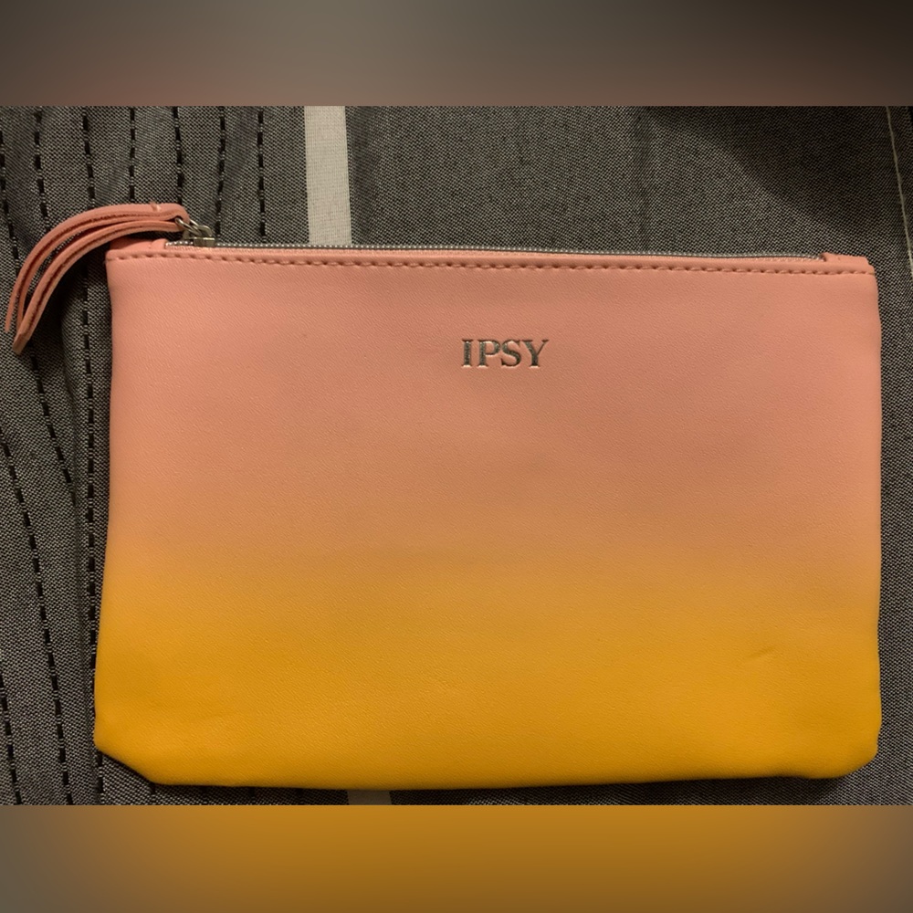 FREE w/$50 purchase || Ipsy makeup bag